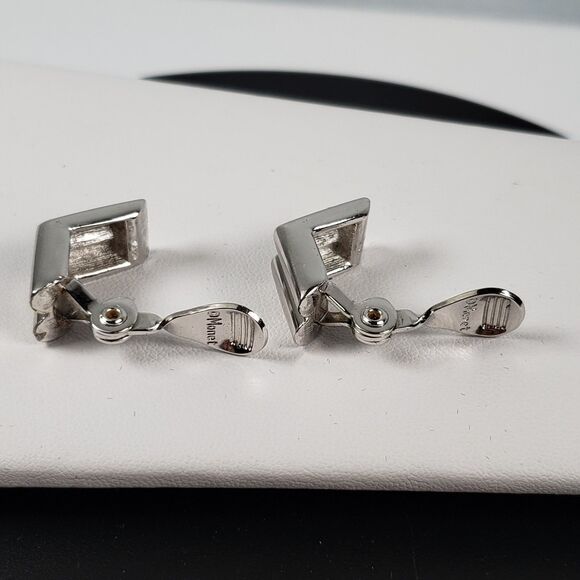 Vintage Signed Monet Architectural Geometric Ribbed Arch Clip On Earrings - Picture 15 of 15